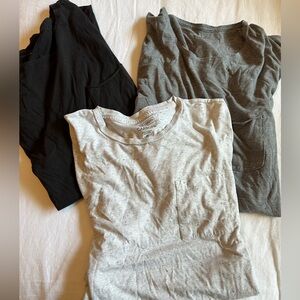 Lot of 3 men’s scallop/circle cut tees (No Boundaries & Carbon)